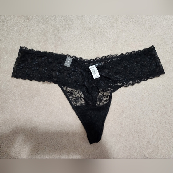 NWT Torrid Black Lace Thong panties sz 4 - Picture 1 of 3